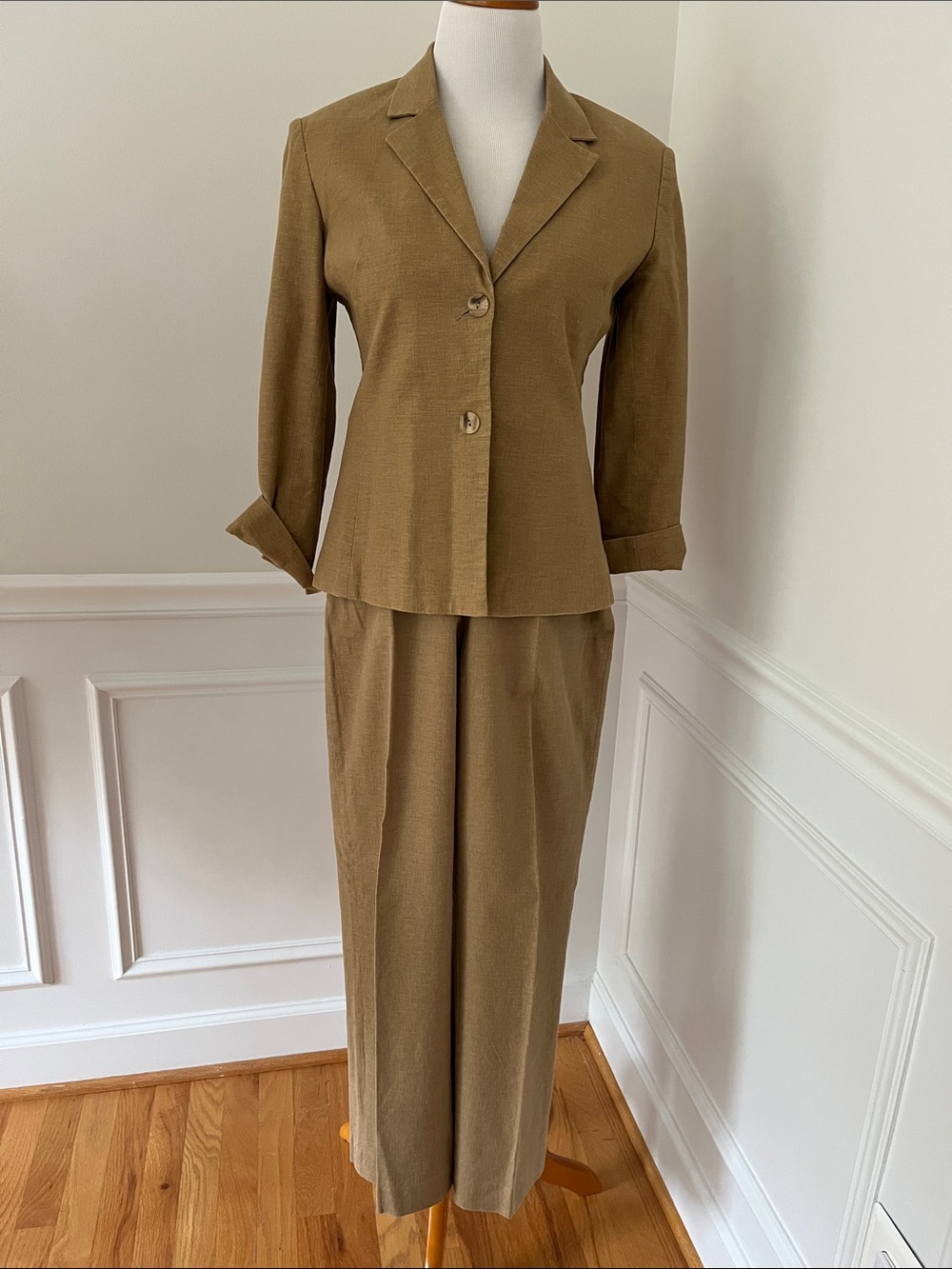Neutral Linen-Blend Women's Suit Jacket & Pants, Size 4P